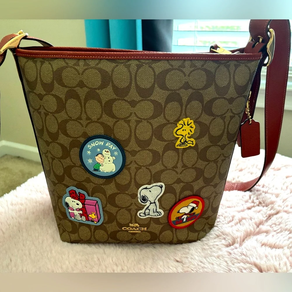 Coach X Peanuts Snoopy Elle File Signature Crossbody Bag with Character patches - Picture 1 of 16